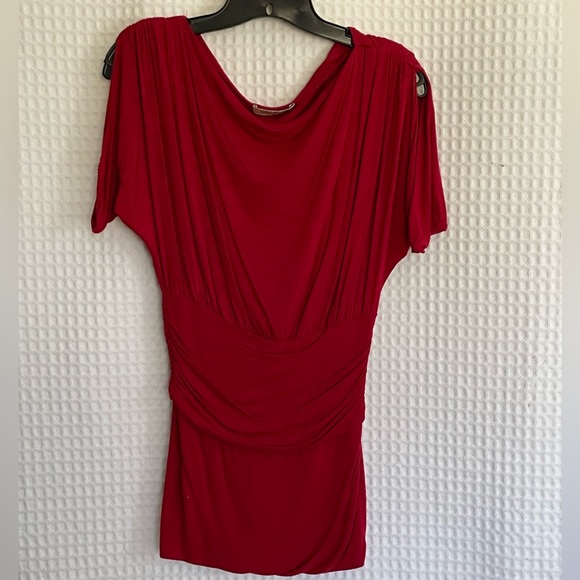 Red Arden B dressy short sleeve top with slits in the sleeves. Size Small. - Picture 3 of 4